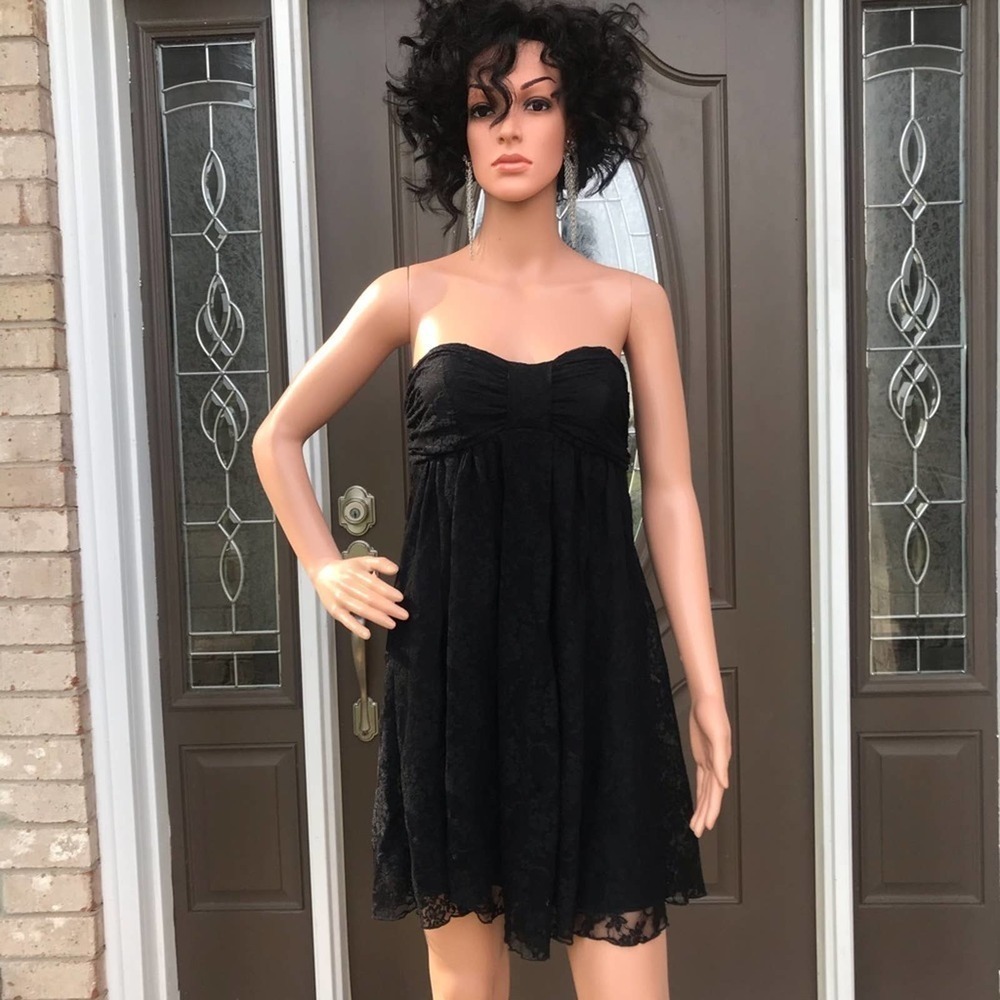 Black lace strapless dress size  medium         #029 -    0021